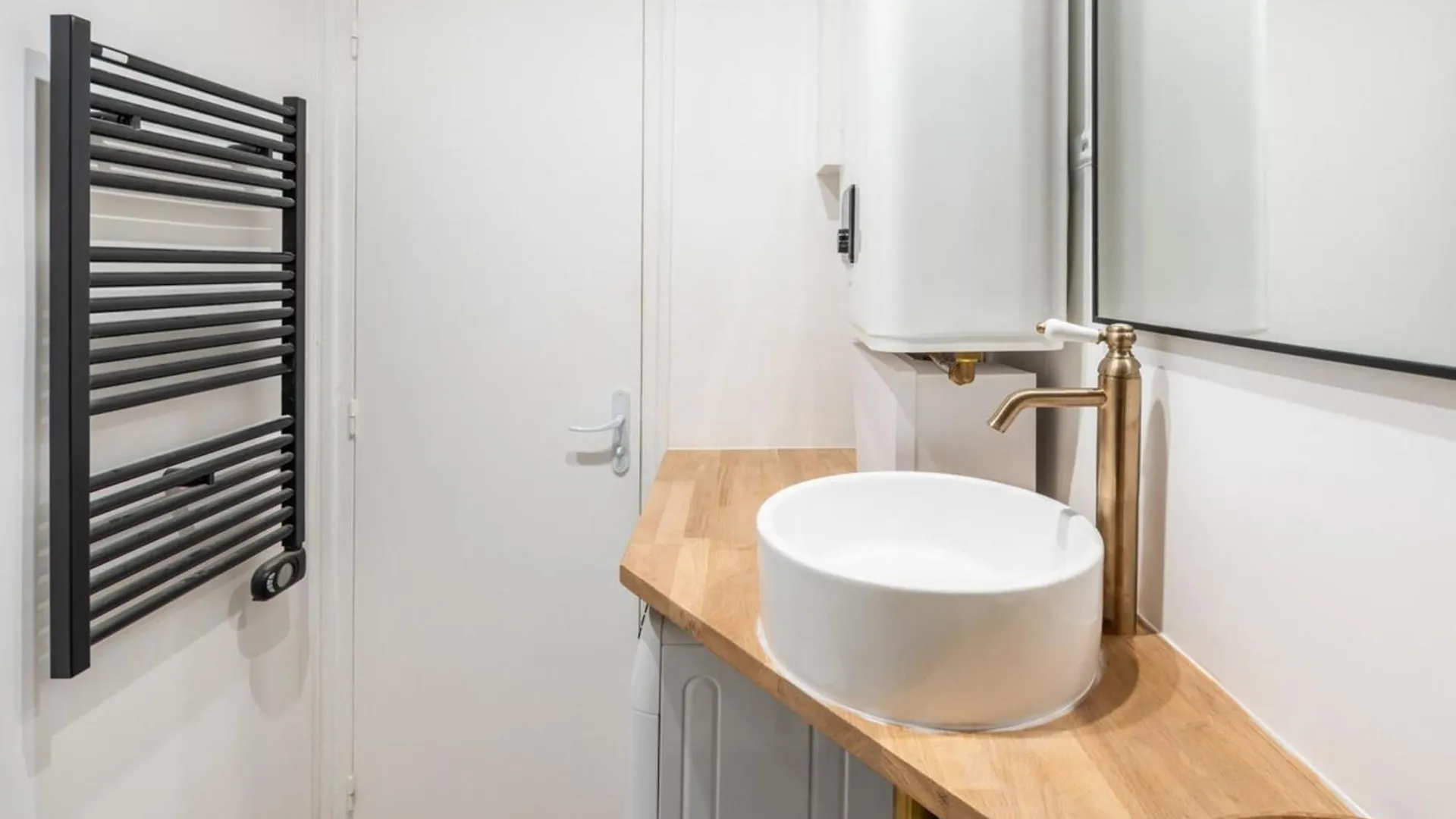 Beautiful Modern Belleville Appartement Parijs